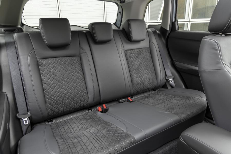 Интерьер Suzuki Vitara Hybrid AllGrip 2020 года  (WW) (фото 29 из 30)